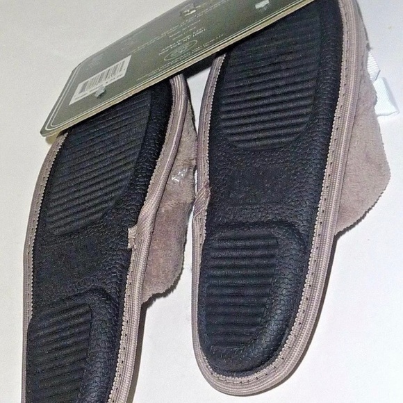 Laura Ashley Gray Women's slippers NWT Size 5/6 - Picture 4 of 5